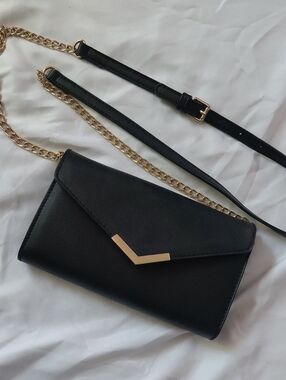Urban Expressions Black And Gold Hester Crossbody Bag